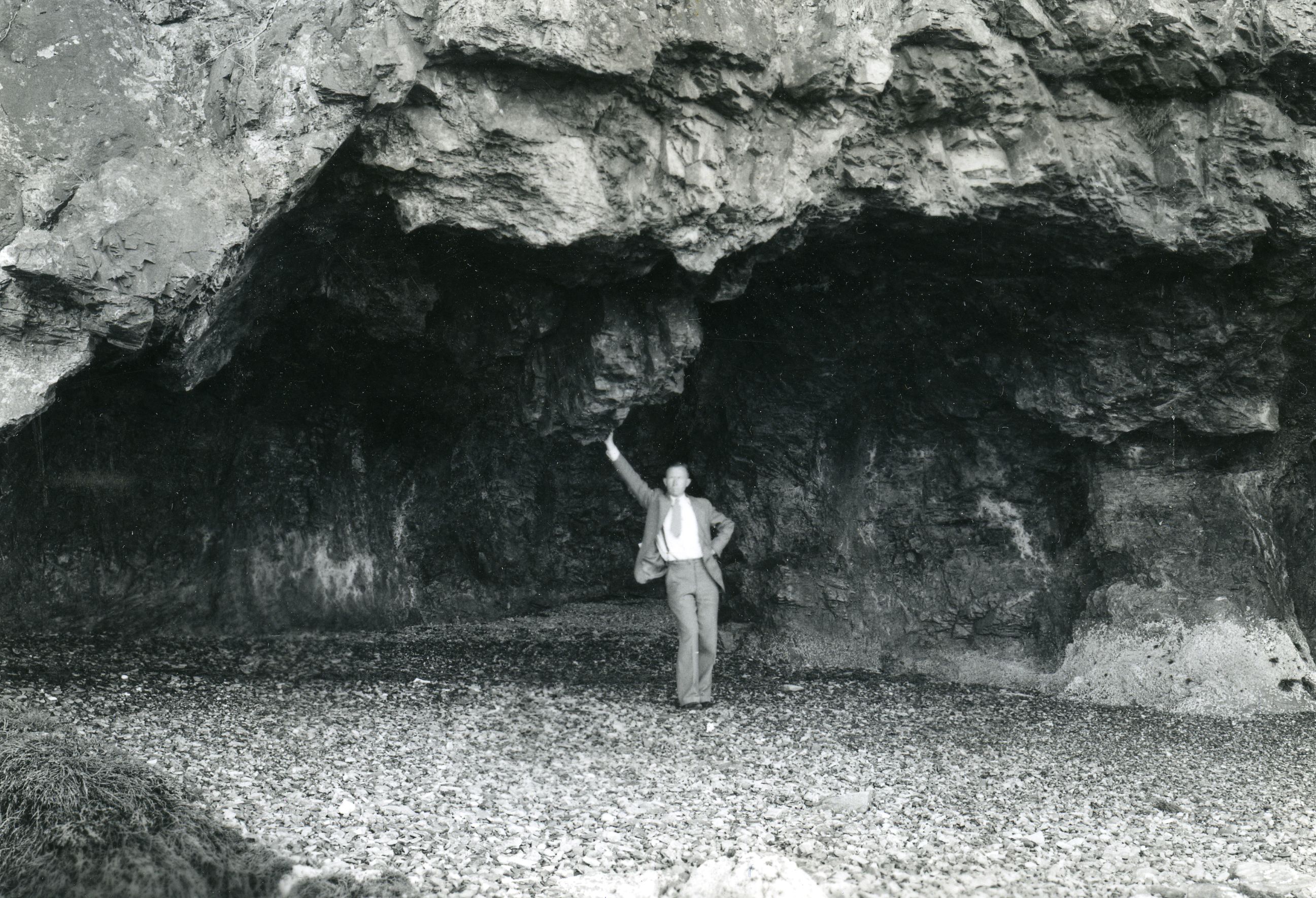 BIG OVEN, CLOSE-UP - SULLIVAN INSIDE