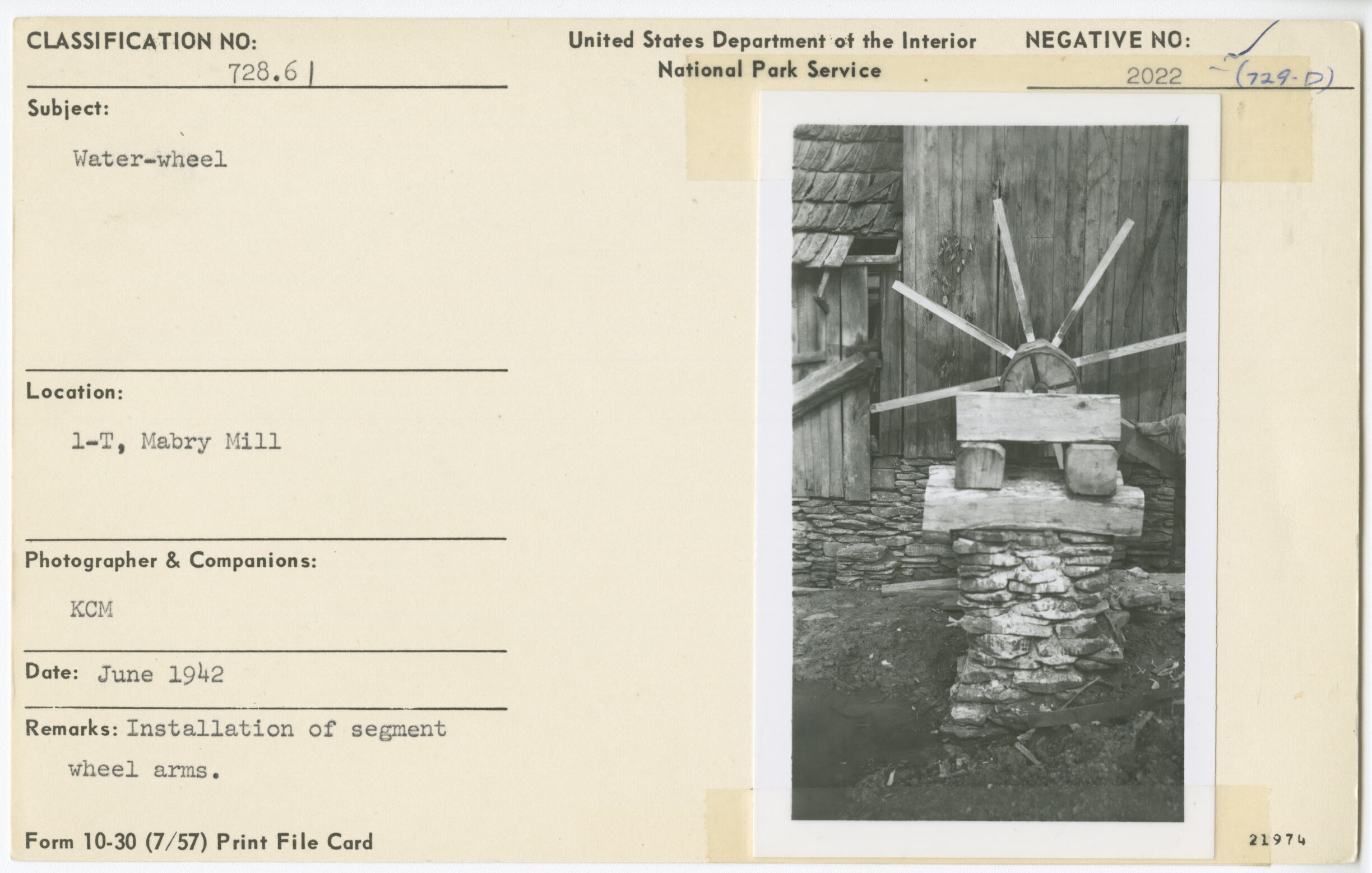 Water wheel installation of segment wheel arms