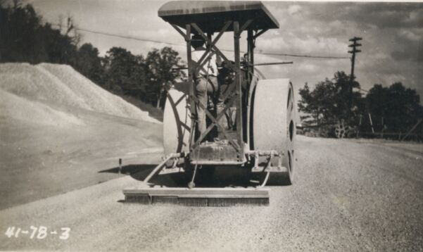 Rolling second application, double bituminous treatment