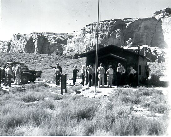 Vistors at Pueblo Bonito Contact Stations