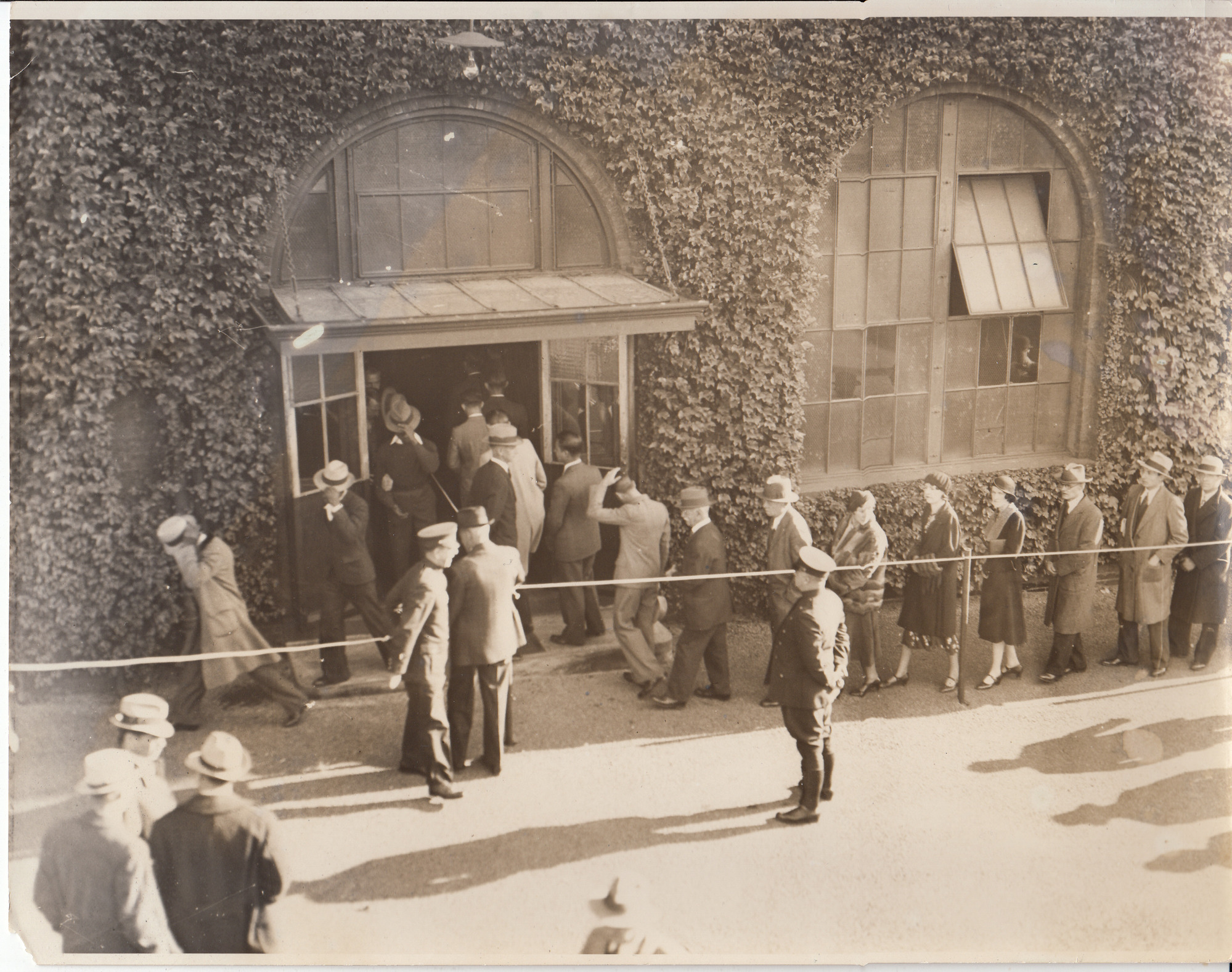 Crowds filing into Building 5 of Thomas Edison's West Orange Laboratory to view Edison's body.
