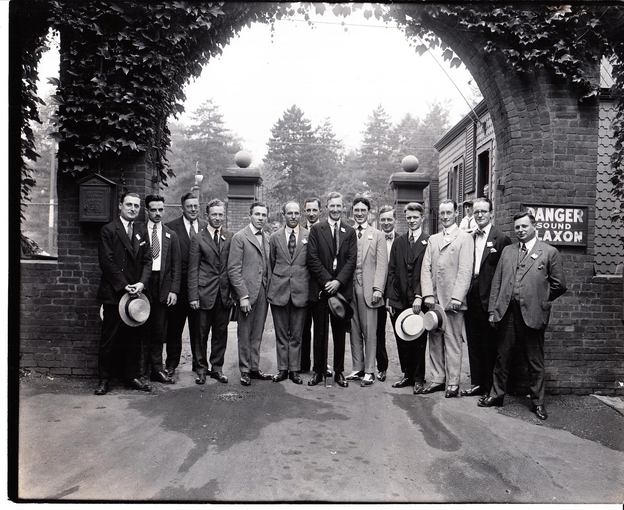 The Edwin C. Barnes group at the Ediphone convention of 1918. Edwin C. Barnes is in the center of the group, sixth from right, photographed with members of his sales team from Chicago and New York. Also pictured is Evan Johnson, who is standing next to Barnes on the left.