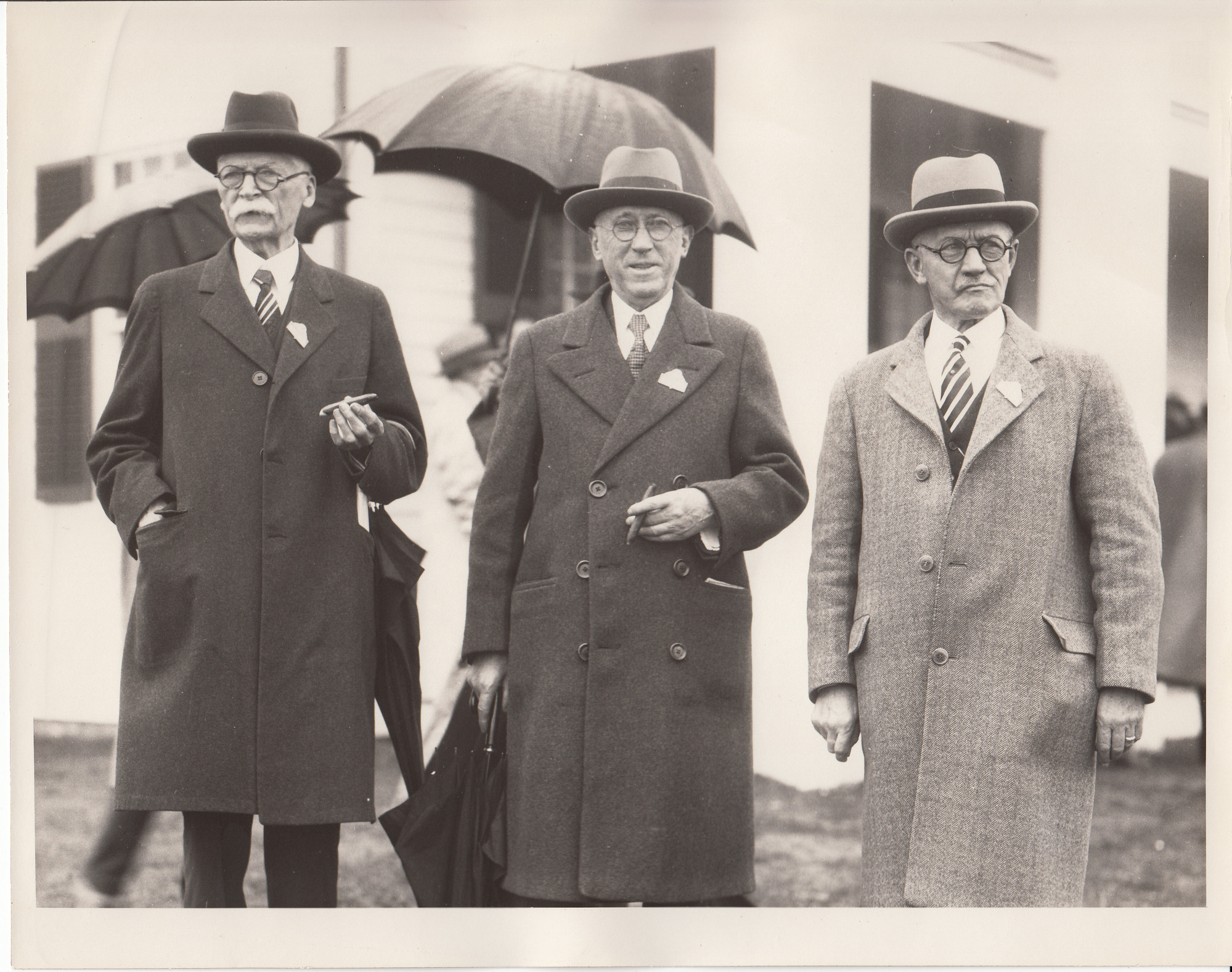 Guests in front of the Clinton Inn (now Eagle Tavern) at the Light's Golden Jubilee celebration in Greenfield Village.