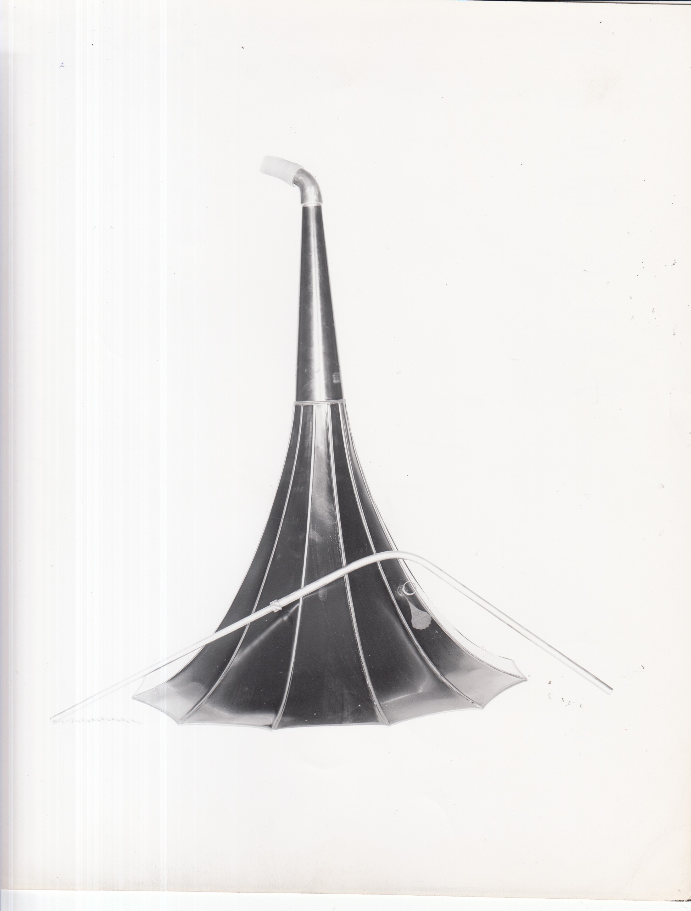 Edison kinetophonograph, horn and crane.