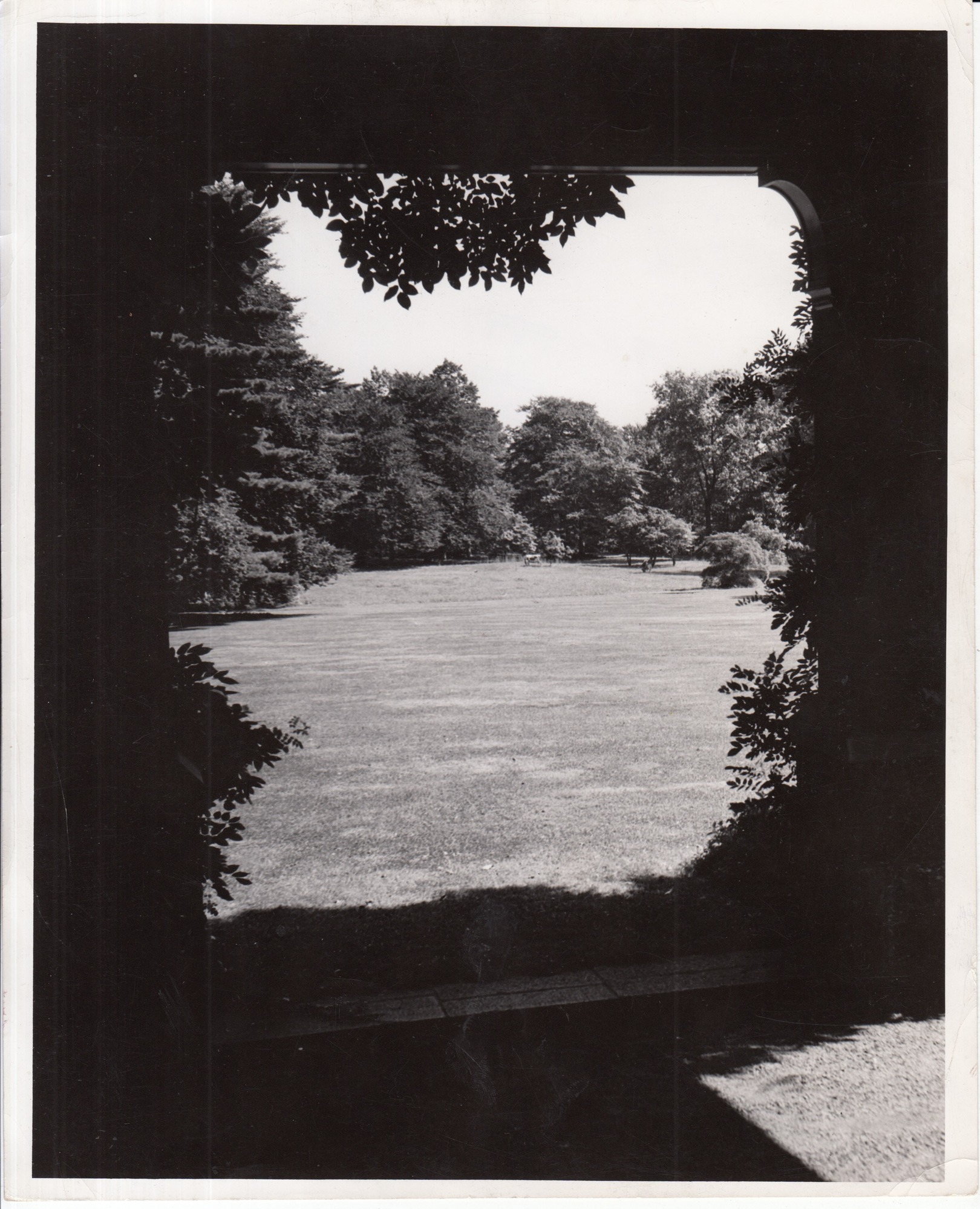 Glenmont, exterior, front lawn.