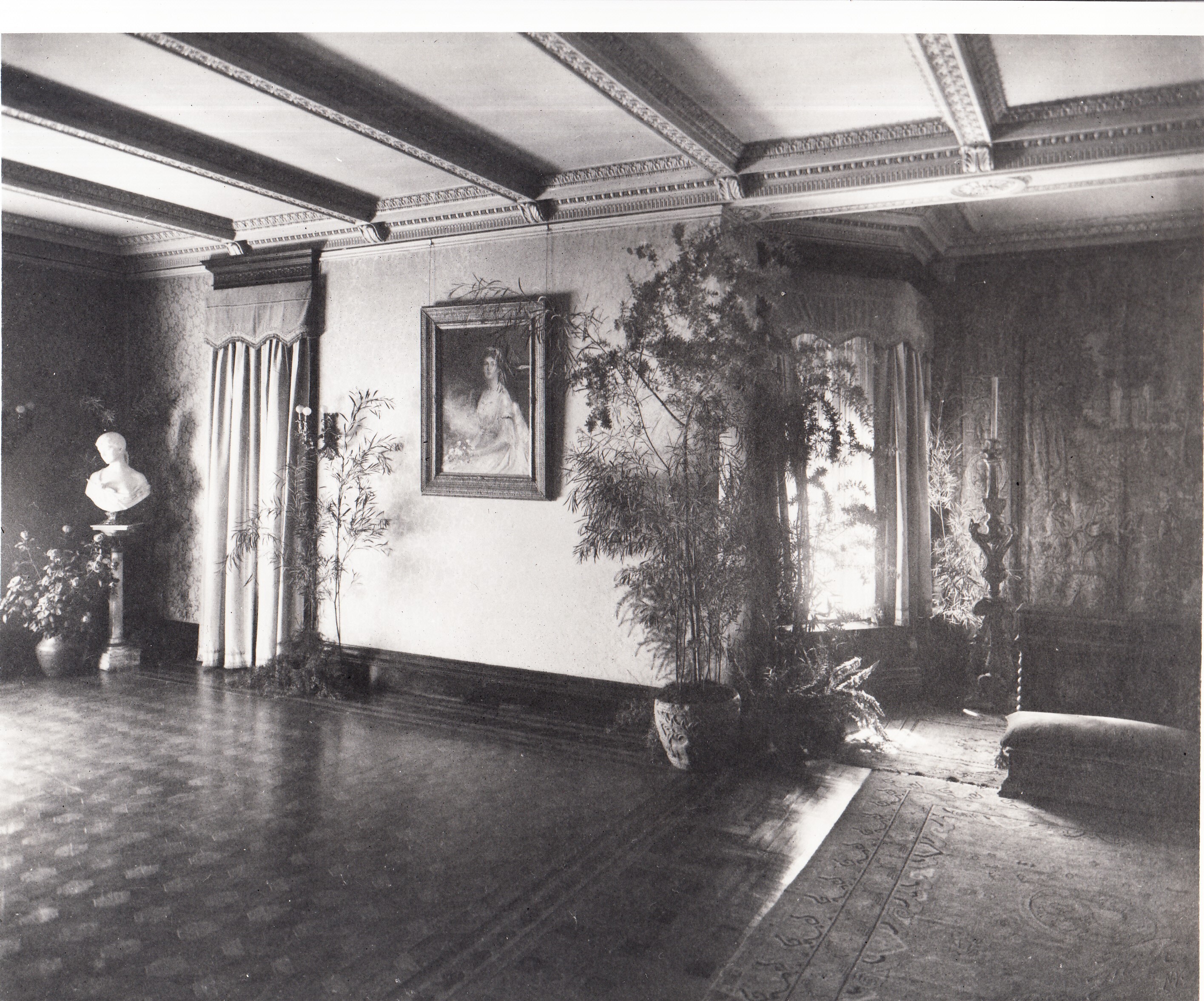 Glenmont, interior, first floor, Drawing Room / parlor, prie-dieu in place for wedding of Grace Miller, sister of Mina Edison.