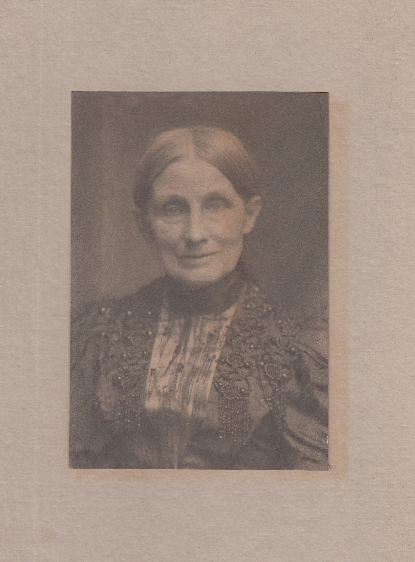 Mary Valinda Alexander Miller, mother of Mina Miller Edison.