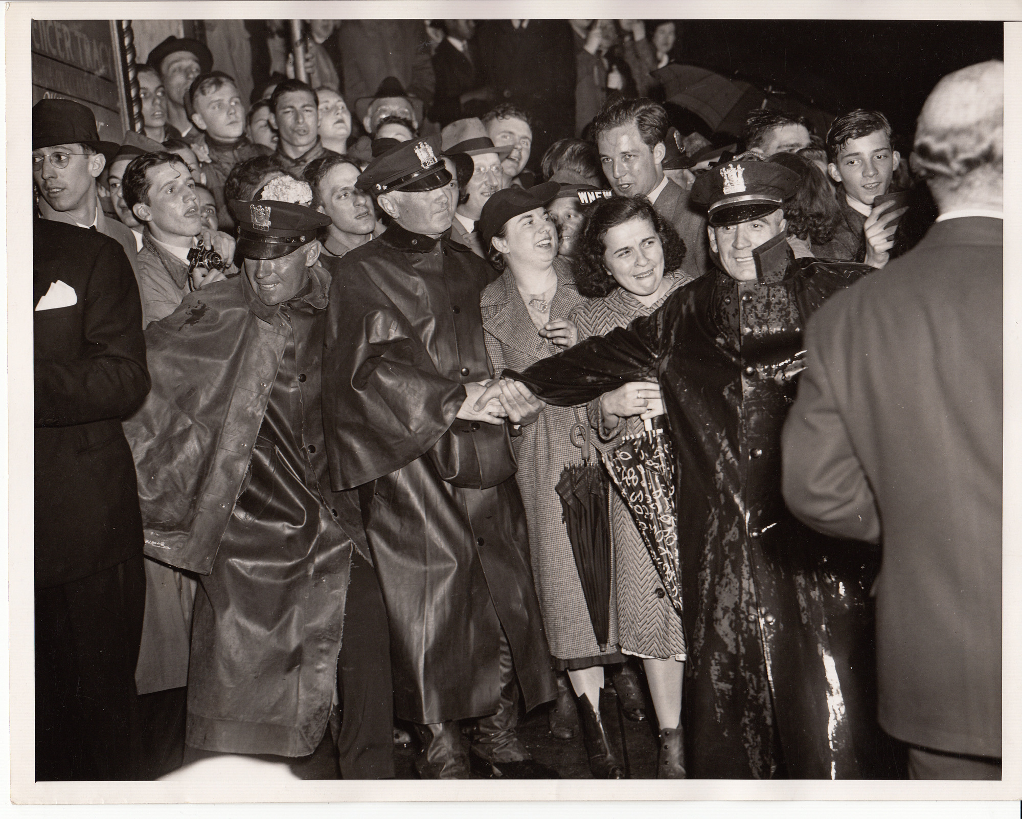 Crowd outside Hollywood Theater in East Orange, NJ for premiere of "Edison, the Man."