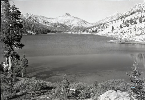 Lake with Keyes Peak on left, Saurean Crest and Snow Peak on right.