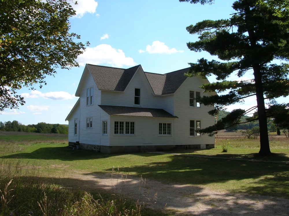 Fall photo of the Kelderhouse farmhouse in Port Oneida.