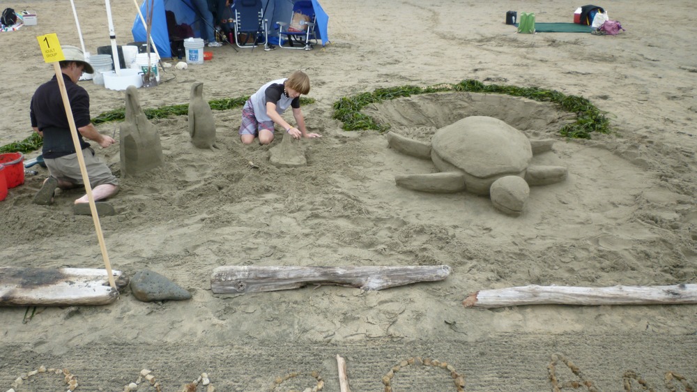 2011 Sand Sculpture Contest: Adult/Family Group Entry #01: Turtle and Penguins, by Osfeld