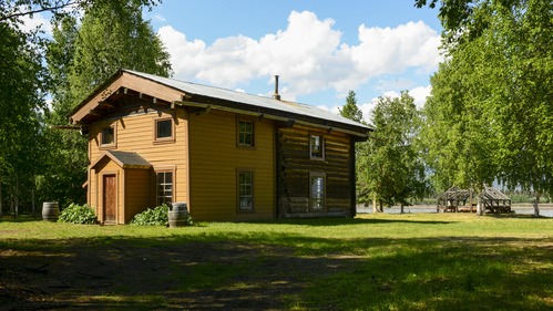 Color photo of historic Slaven's Roadhouse in summer