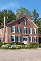 The Inn was built in 1846 by Mormon craftsmen coming from Nauvoo, Illinois, as a hotel for the steamboat travelers. It is located on the banks of the Des Moines River.