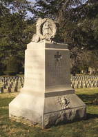 A stone statue with a wreath at the top. Engravings on the side read, 20th regiment N.Y. Vols. Turner Rifles. 30 Brig. 2nd Div. 8th Corps. 1881-1863.