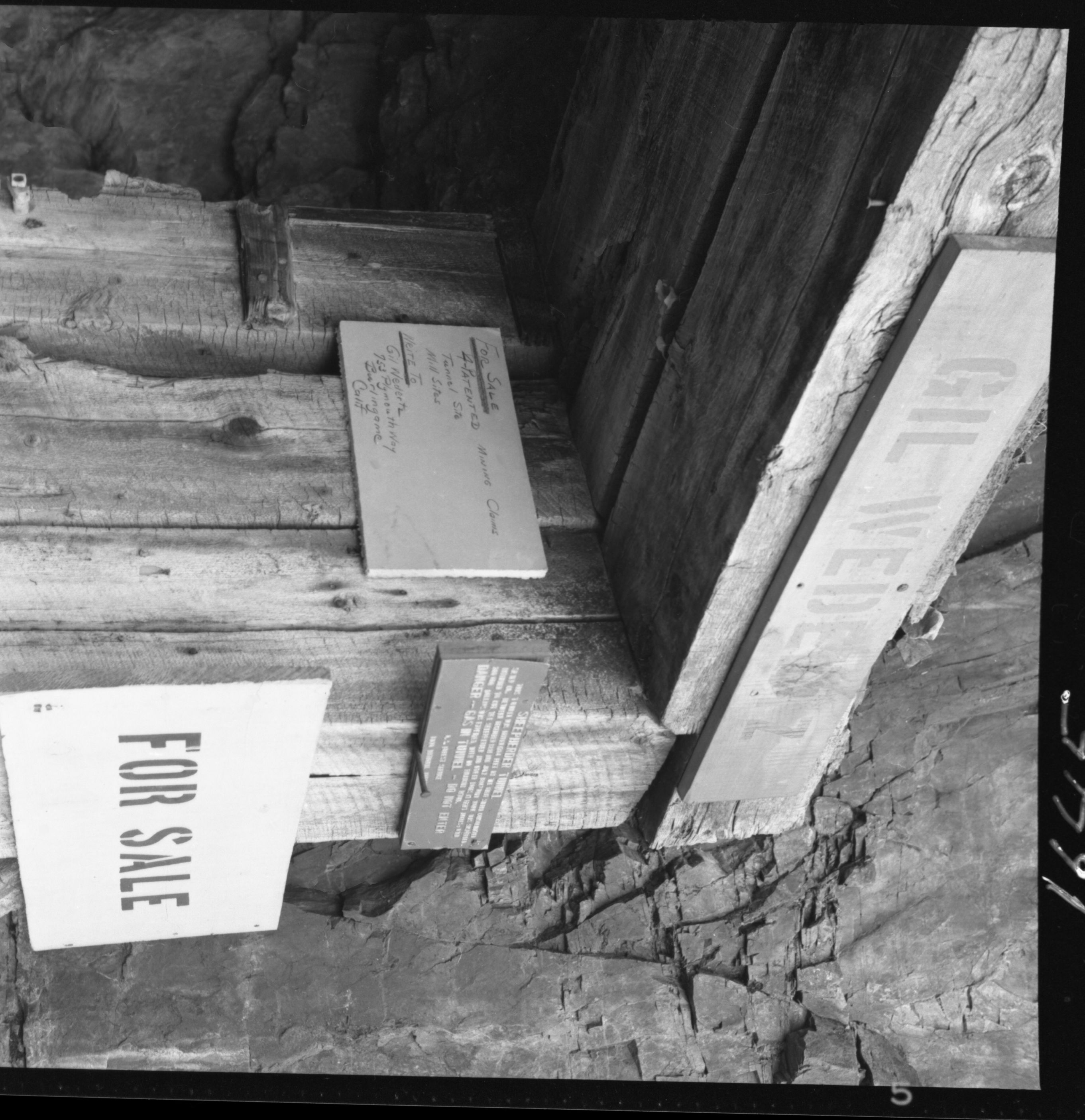 Sheepherder tunnel and sign