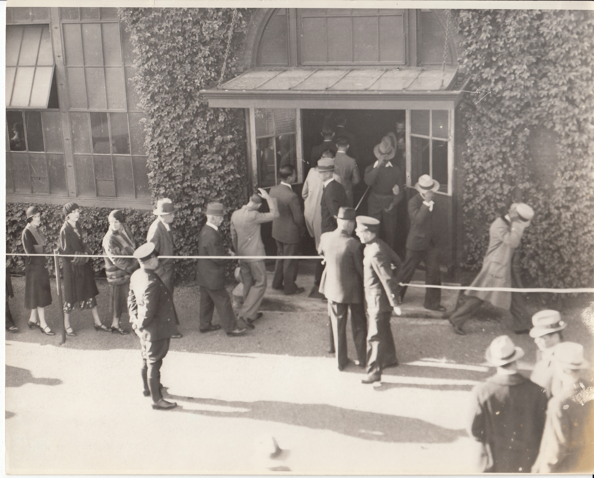 Crowds filing into Building 5 of Thomas Edison's West Orange Laboratory to view Edison's body.