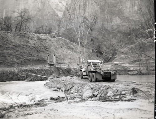 Construction of suspension footbridge at Birch Creek near the Court of the Patriarchs.