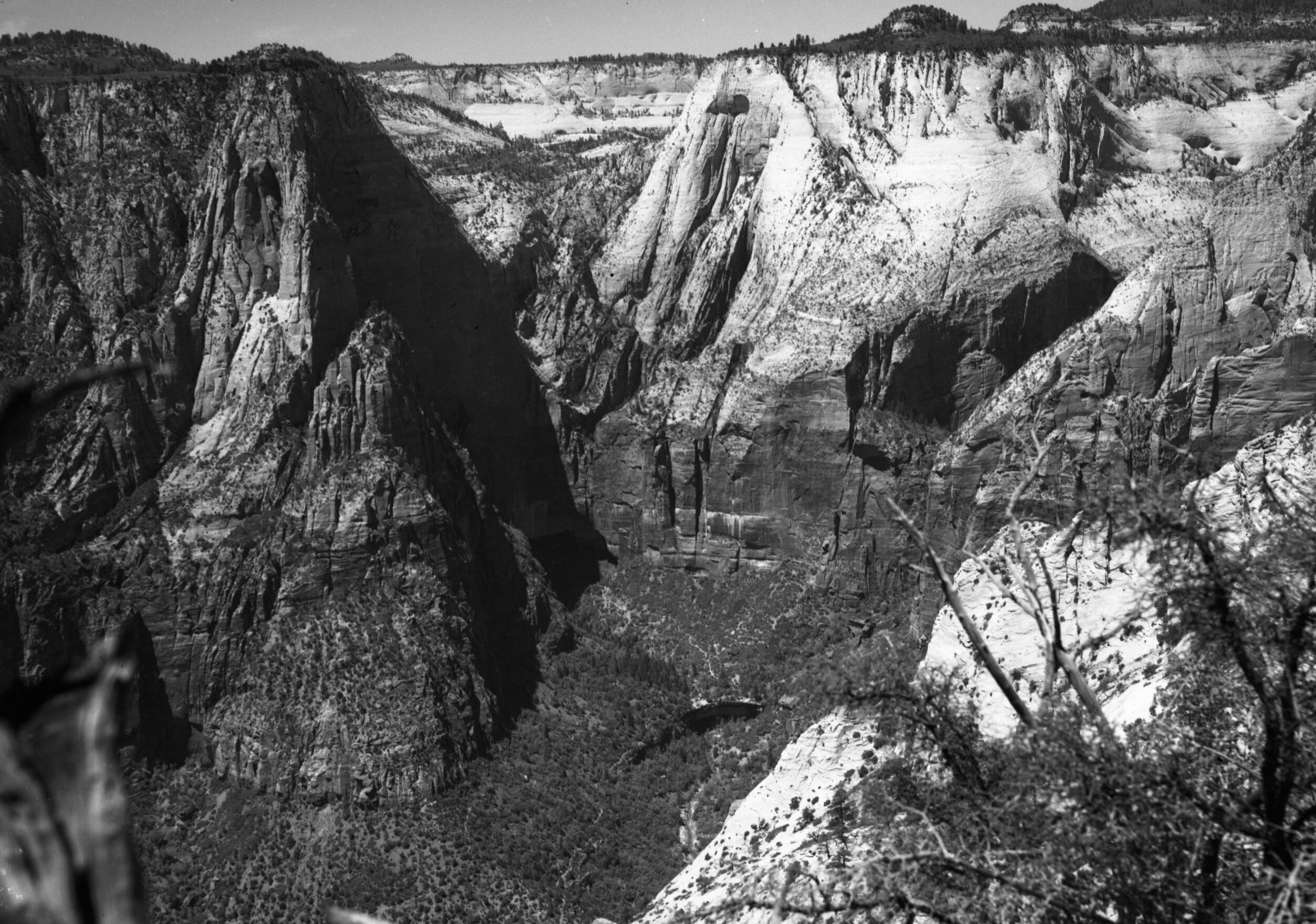 Looking west into Heaps Canyon/Emerald Pools from Deer Trap Mountain.
