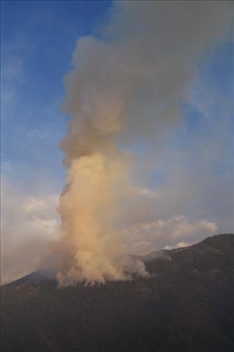 Smoke columns and smoke dispersal patterns from Tar Gap Prescribed Fire, Sequoia and Kings Canyon National Parks, fall 2002