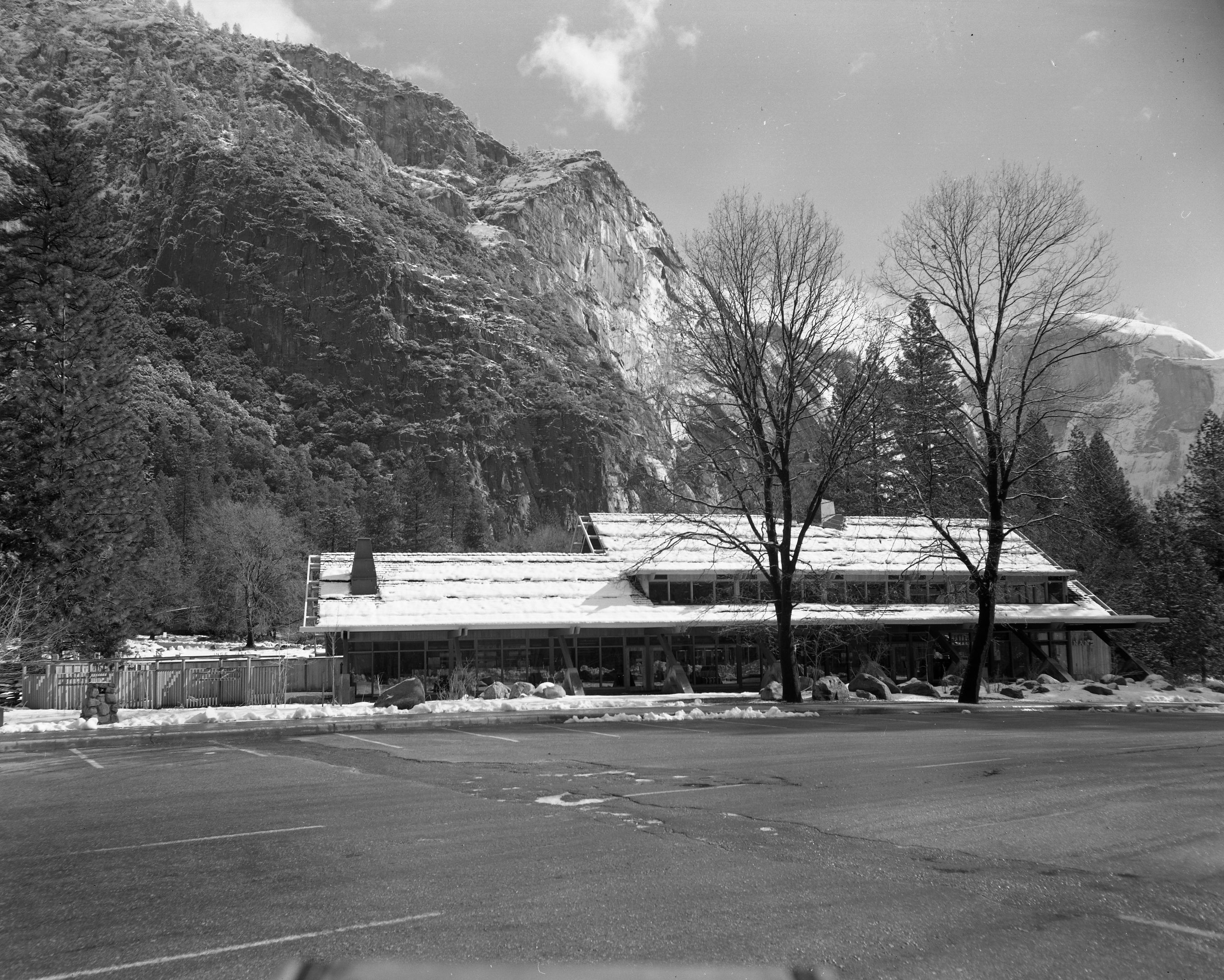 Subject: Degnan's restaurant. Print: 18 sec @ f11, #9, burn sky 10 sec