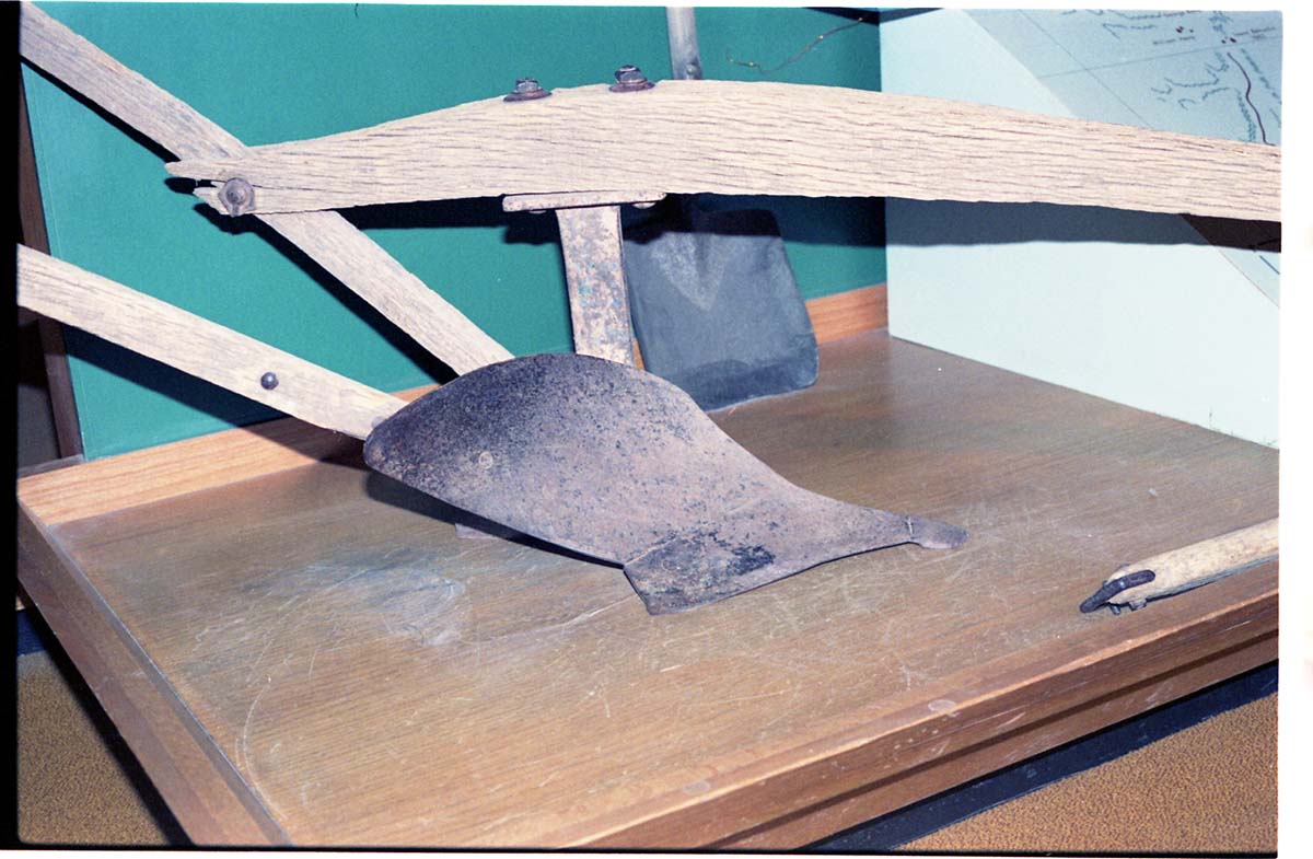 Color Photos of the old visitor center exhibits.