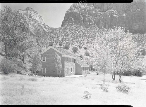 New NPS dormitory for seasonal rangers, Oak Creek.