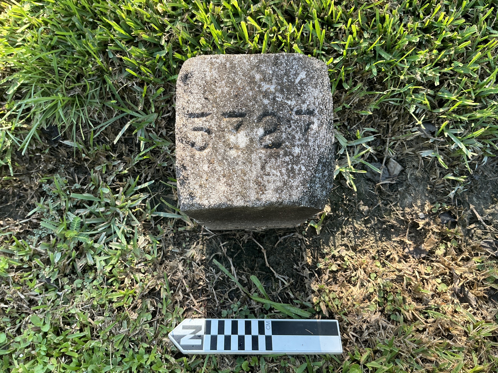 Extra image of flat marble marker