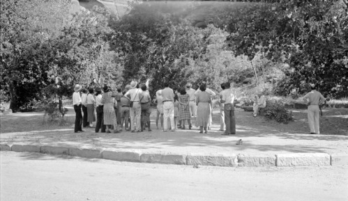 Visitors on a ranger-led hike at the beginning of the Narrows Trail.