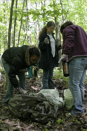RiverDay trash clean up youth volunteers