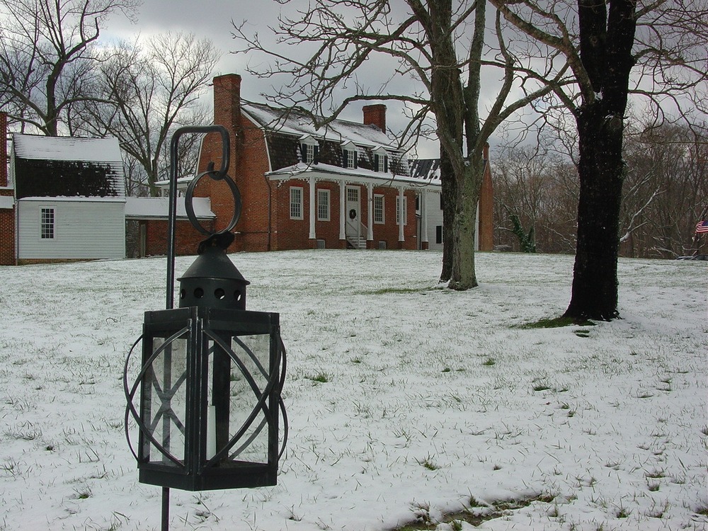 Lanterns light the way to the house for the Candlelight tour of Haberdeventure.