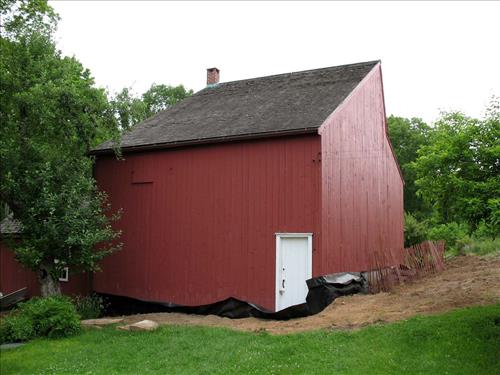 Exterior of Weir & Young studios at Weir Farm National Historical Park in June 2009