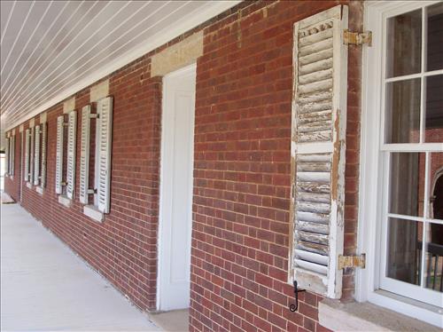 FOWA-Damaged Shutters on Officer's Quarters at Fort Washington Park, April 9, 2009