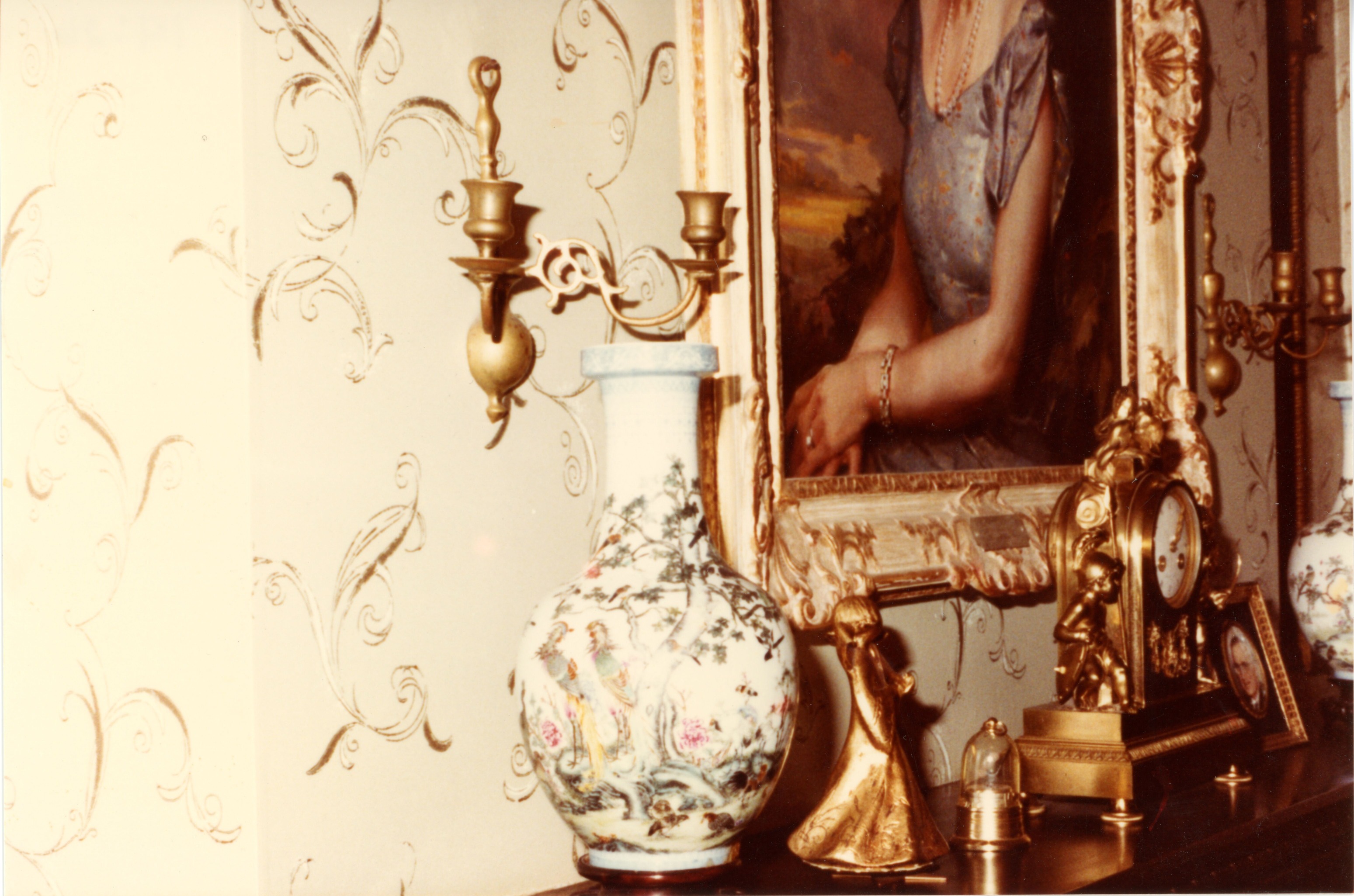 music room north end mantel vase