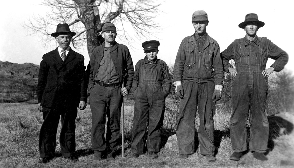 (From left) W. Deland Taylor, Willie, Pete and Robert Woodward, Lee Cave.