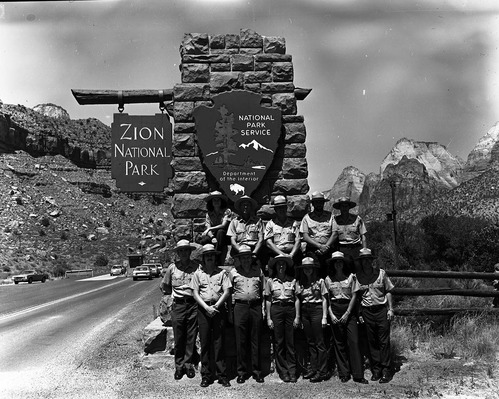 The naturalist group picture, 1979 crew- naturalist division, Zion Natural History Association (ZNHA), Zion Nature School (ZNS), Student Conservation Association (SCA).