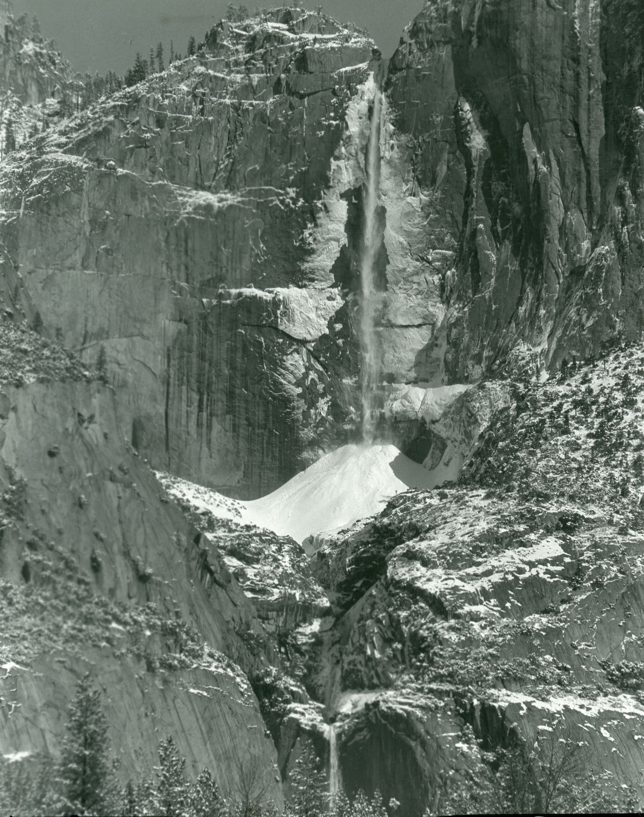 Telephoto of ice cone from across valley.