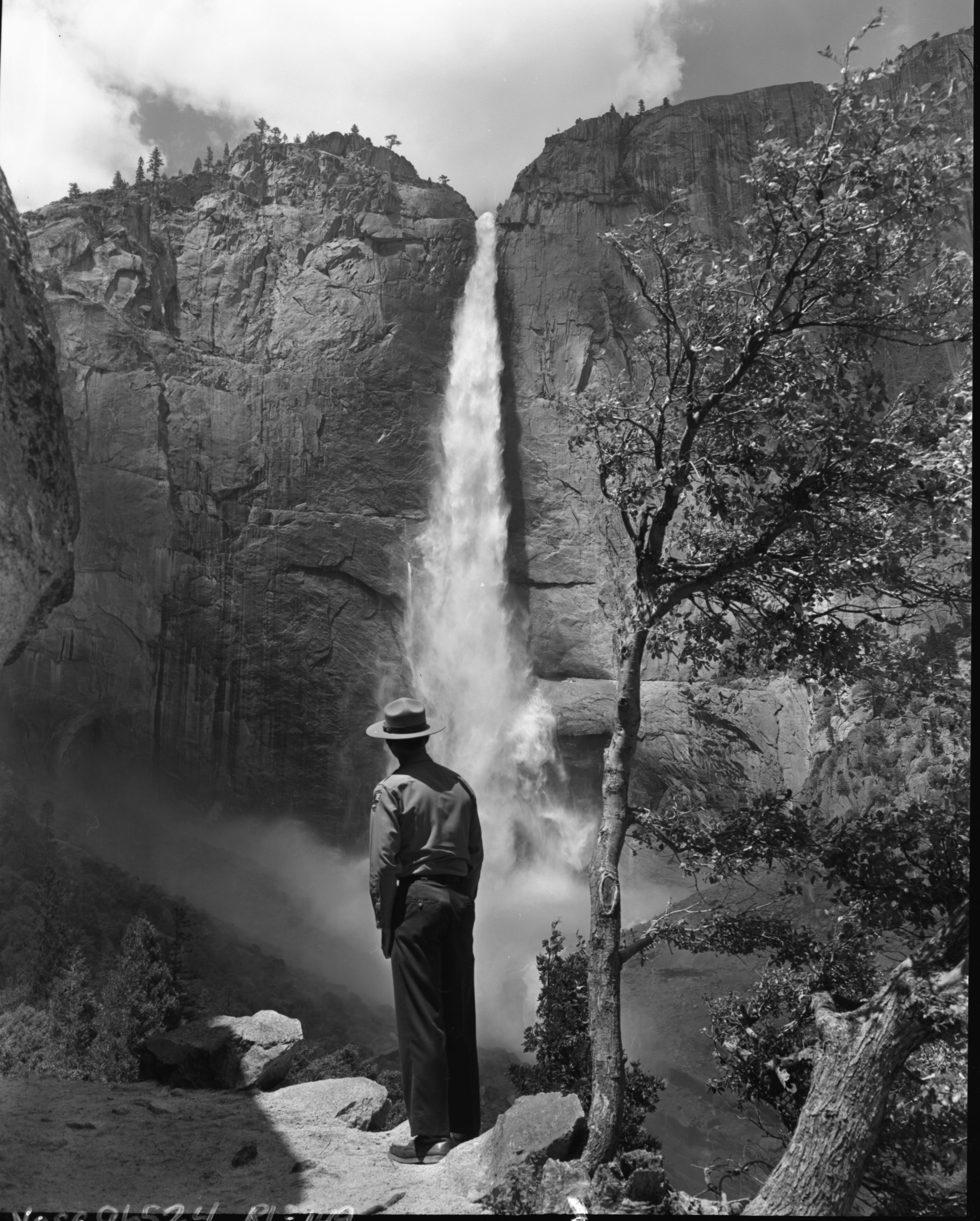 Upper Yosemite Fall - Yosemite Falls trail.
