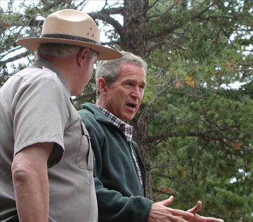 President Bush speaks with Secretary of Interior Norton, NPS Director Mainella, and Deputy Director Jones at Rocky Mountain National Park