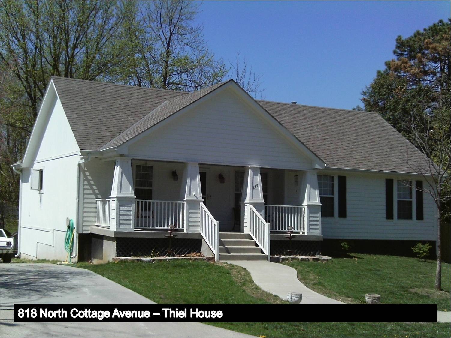 Image of the Bungalow-style Thiel House.