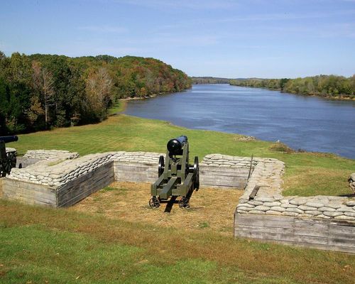 Lower River Battery at Fort Donelson National Battlefield in April 2005