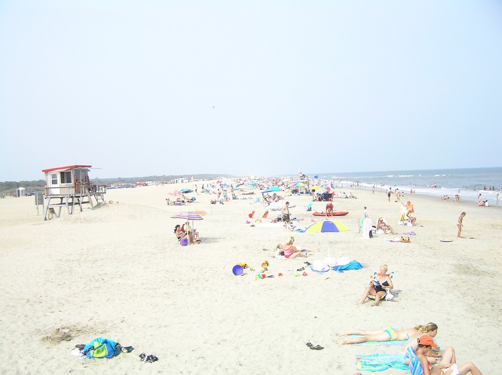 Lifeguarded Beach at Assateague Island National Seashore, 443kb