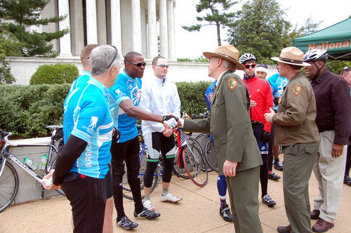 Wounded Warriors Jarvis greets warriors_0862