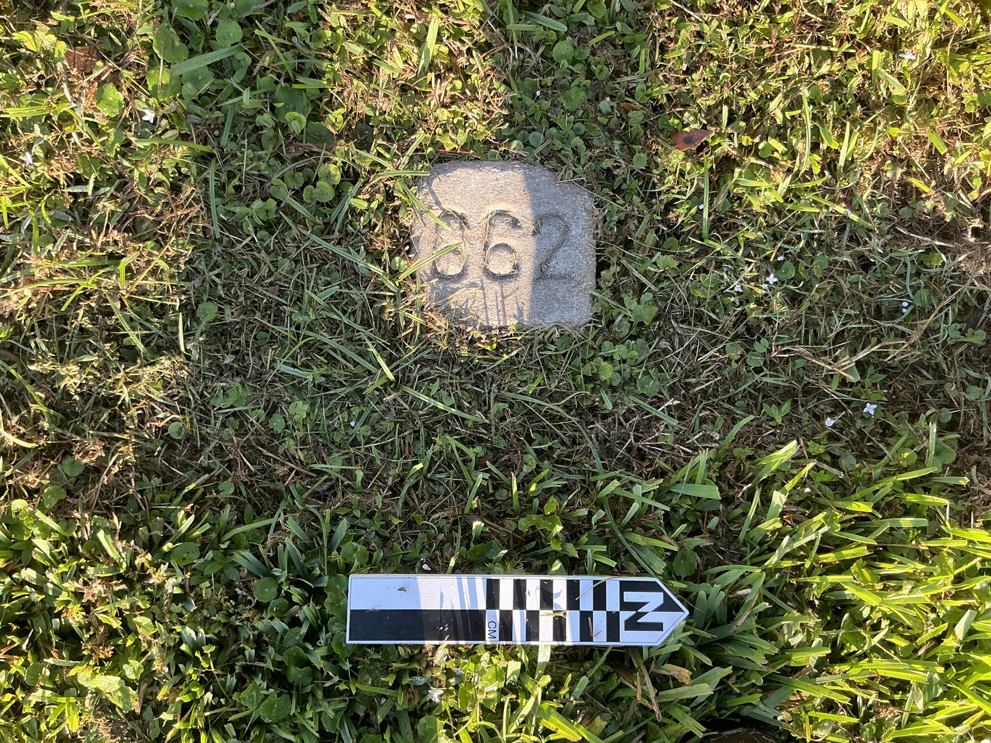 Extra image of flat marble marker