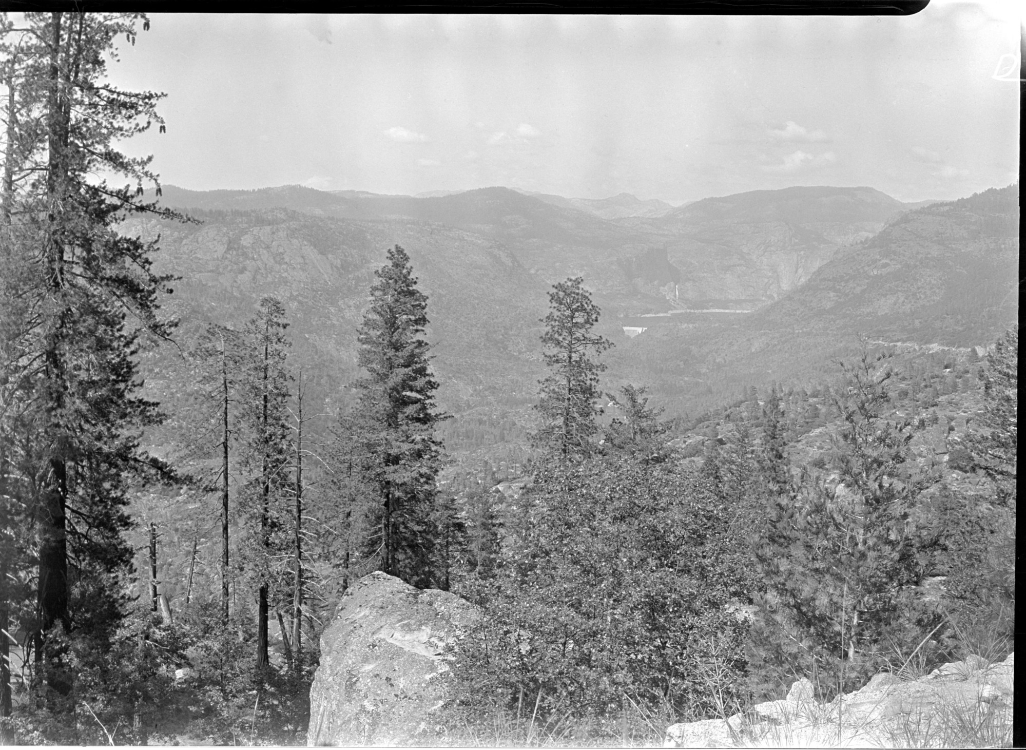 Hetch Hetchy Lake & Dam from the road.