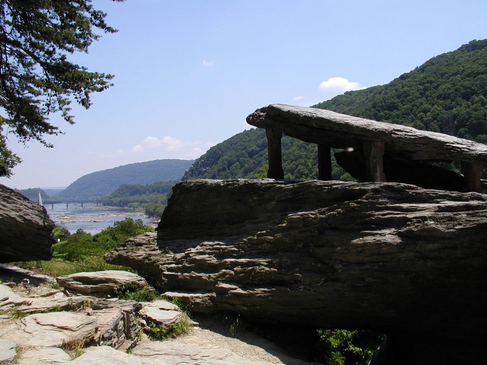 View of Jefferson Rock and the watergap.