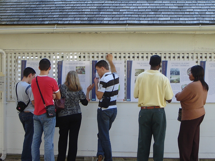The Shackles of Memory Association in Nantes, France, provided these exhibit panels.