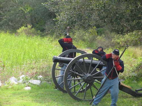 3rd Rhode Island Artillery preparing to fire 1841 6-pounder howitzer.