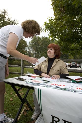 Fall Fun Run registration volunteer