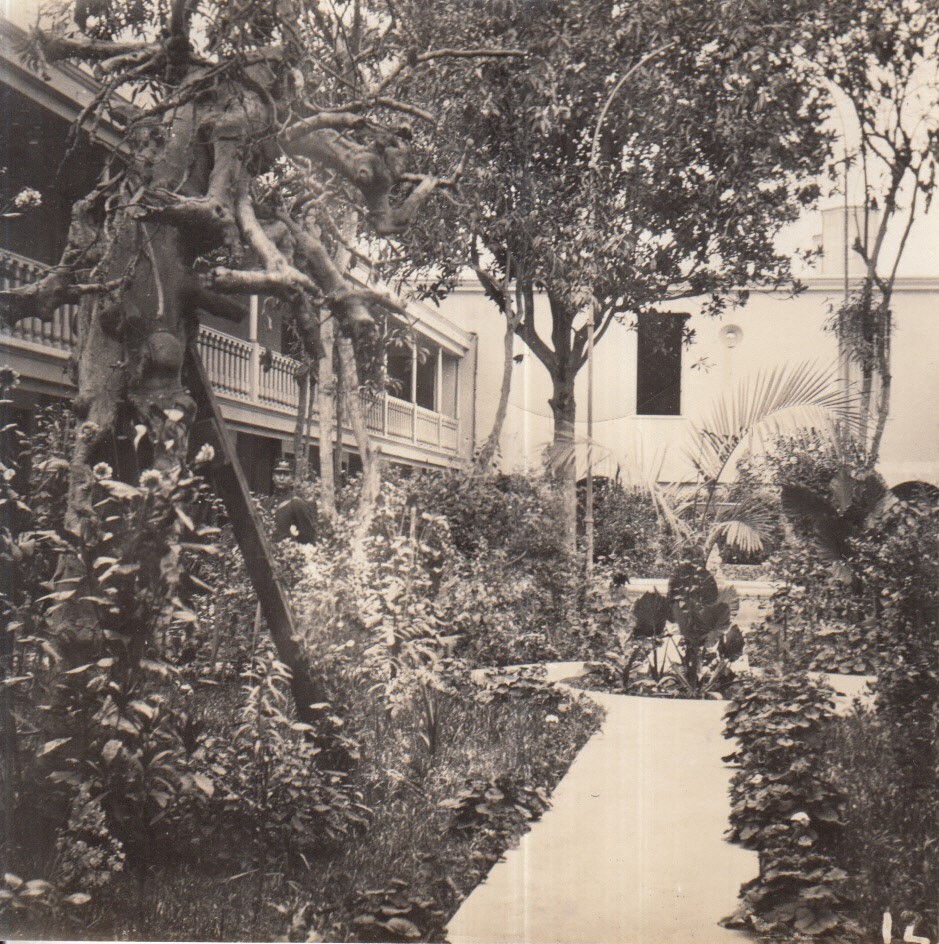 John Rogers' kinetophone outfit in Peru, garden.