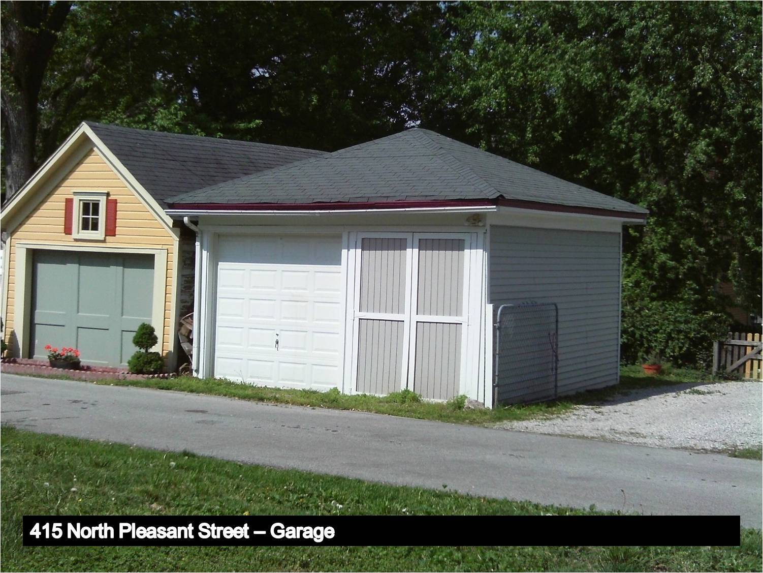 Image of a garage with a hipped roof.